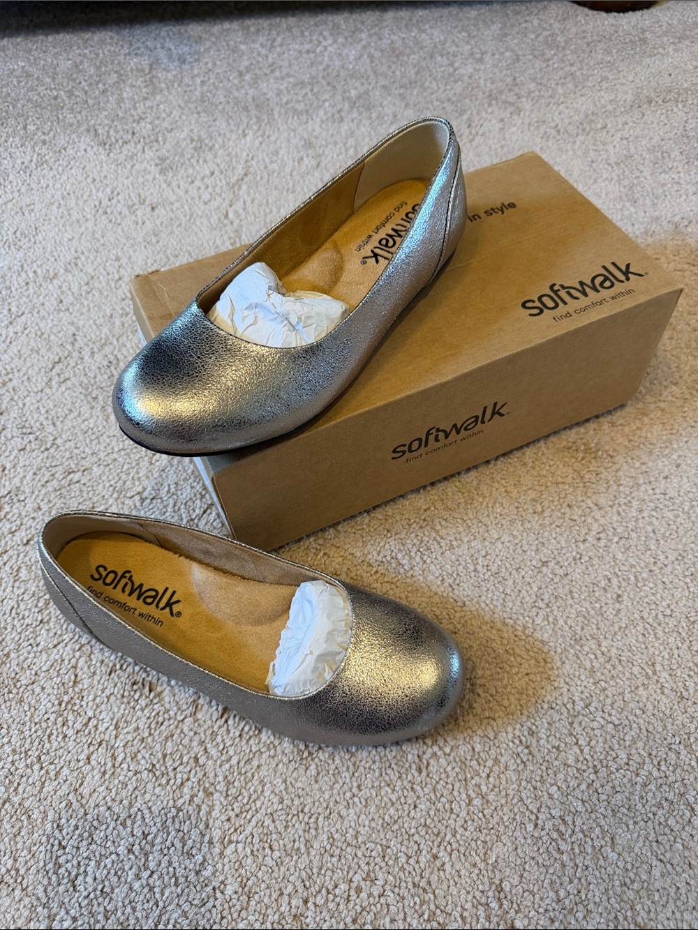 SoftWalk Women's Metallic Silver Round-Toe Ballet Flats